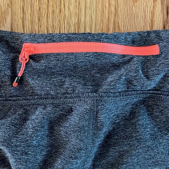 LULULEMON speed crop size 8 - Picture 3 of 5